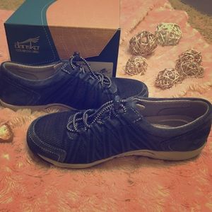 Women’s Dansko Shoes. LIKE NEW!